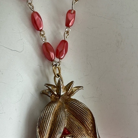 4/$100 vintage beaded Elegant Red and Gold tassle Necklace 🍷 - Picture 4 of 8
